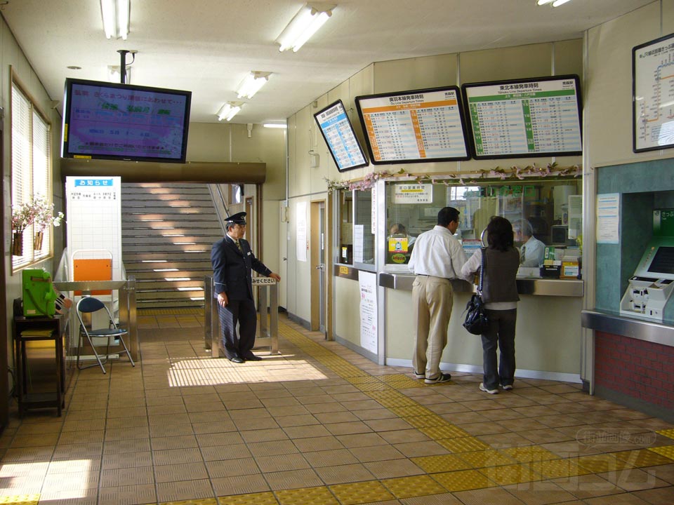 JR青森駅西口改札口