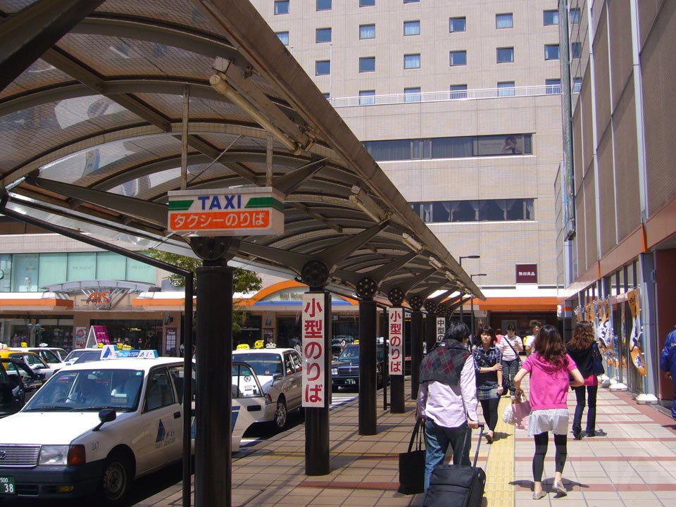 JR秋田駅西口前