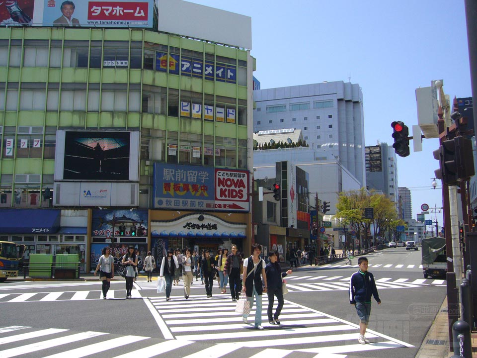 秋田駅前スクランブル交差点