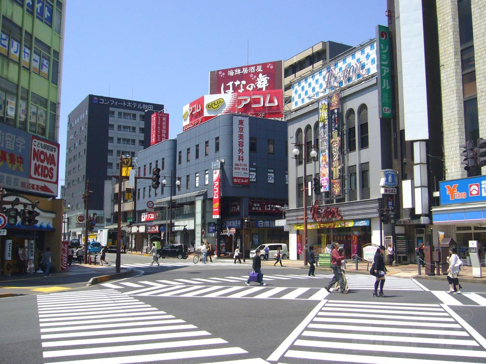 秋田駅前スクランブル交差点