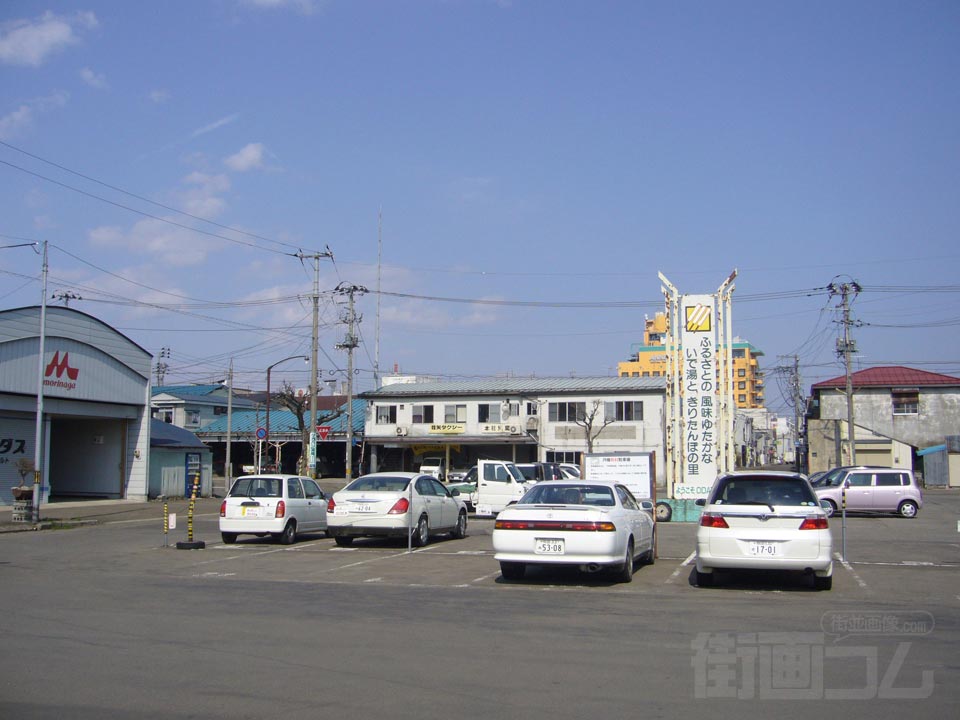 JR東大館駅前