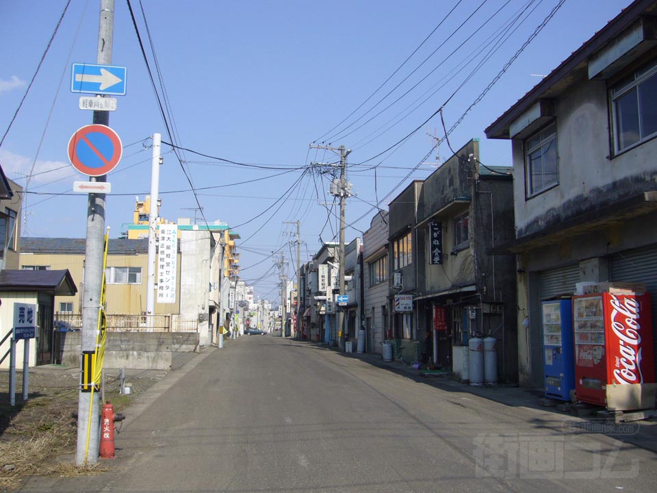JR東大館駅前