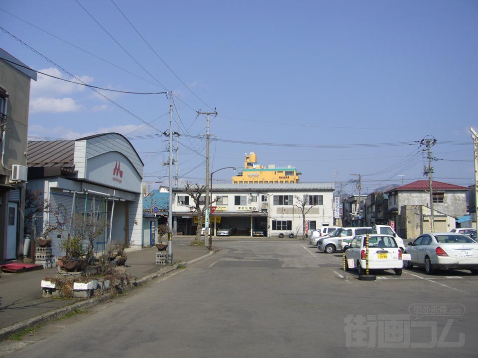 JR東大館駅前