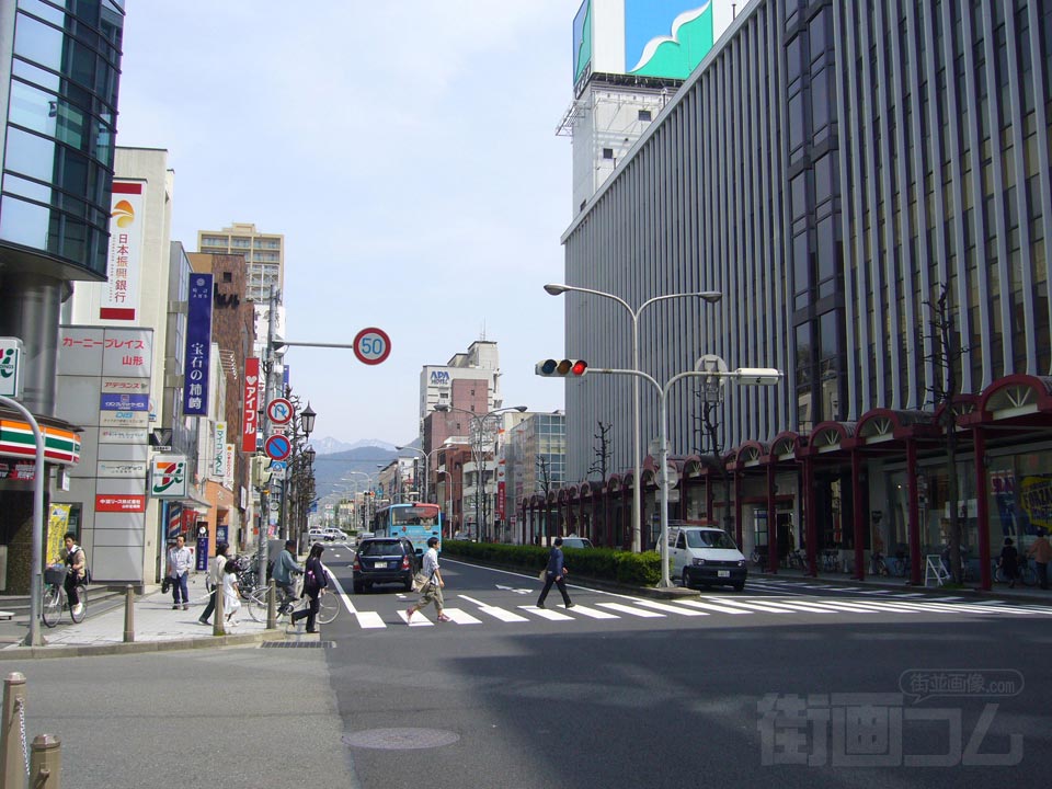 山形駅前大通り写真画像