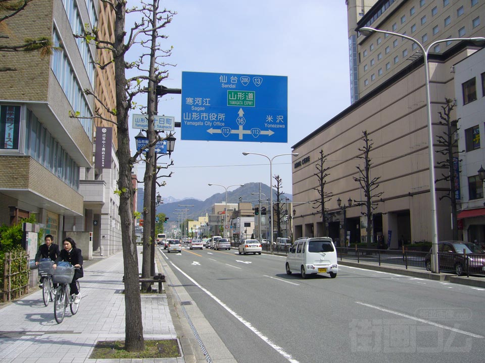 山形駅前大通り写真画像