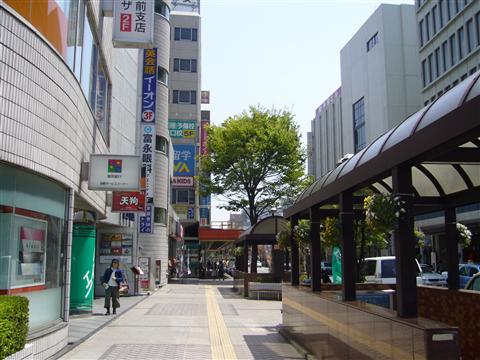 駅前通り写真画像