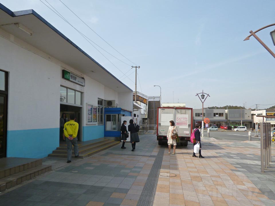 JR植田駅前