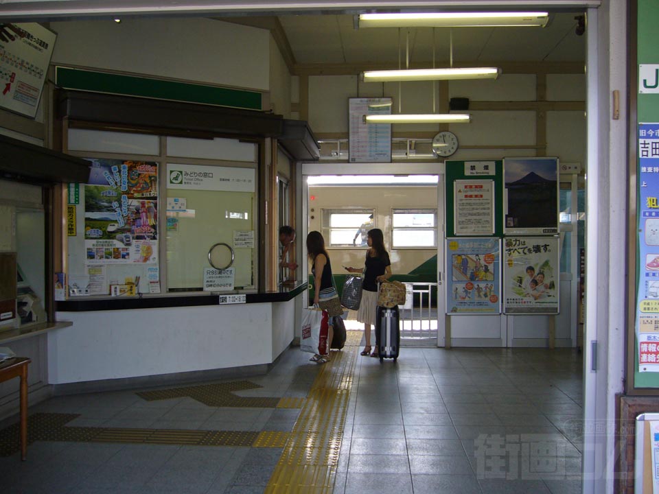 JR烏山駅改札口