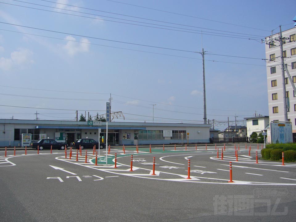 JR岡本駅前
