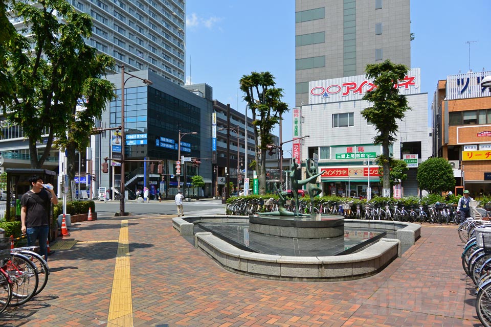 JR上尾駅東口前