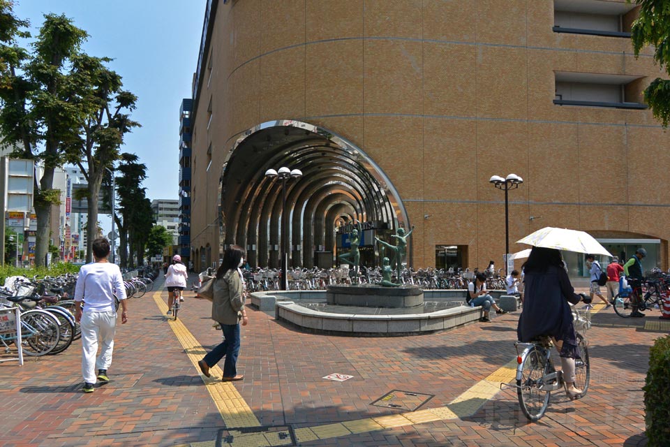 丸広百貨店上尾店前