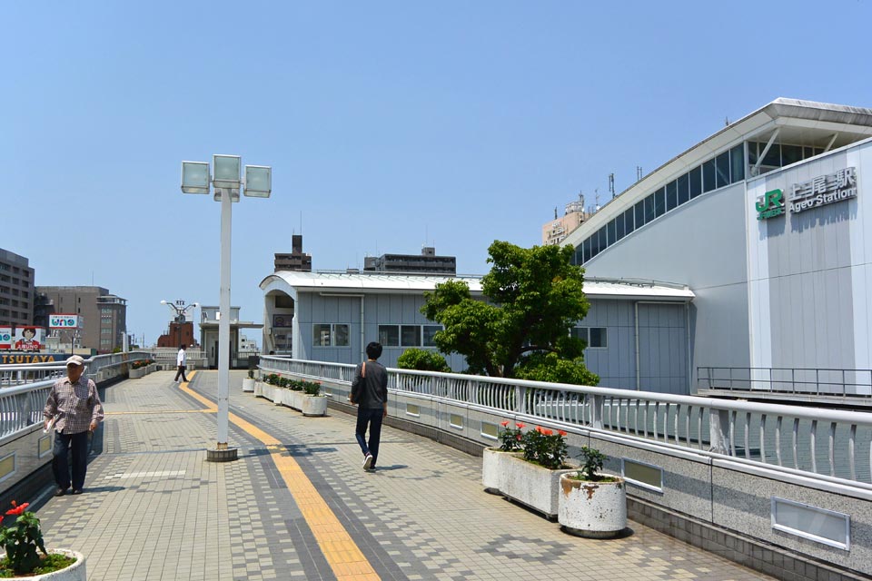 JR上尾駅西口前
