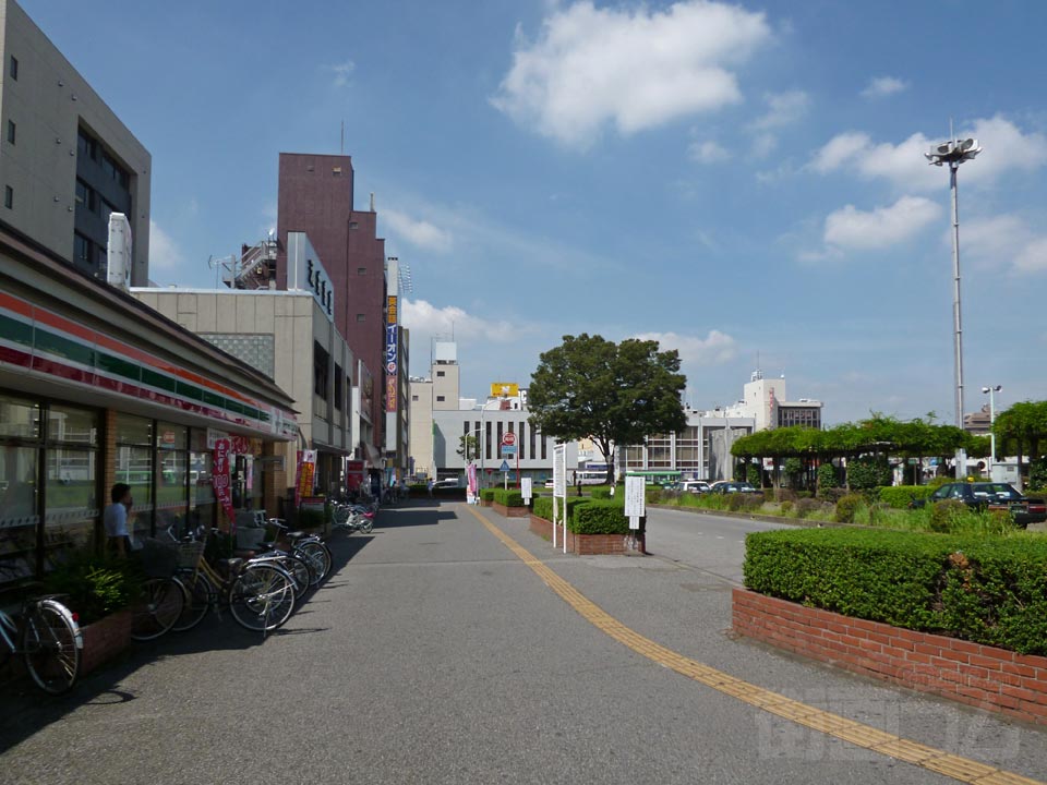 東武春日部駅西口前写真画像