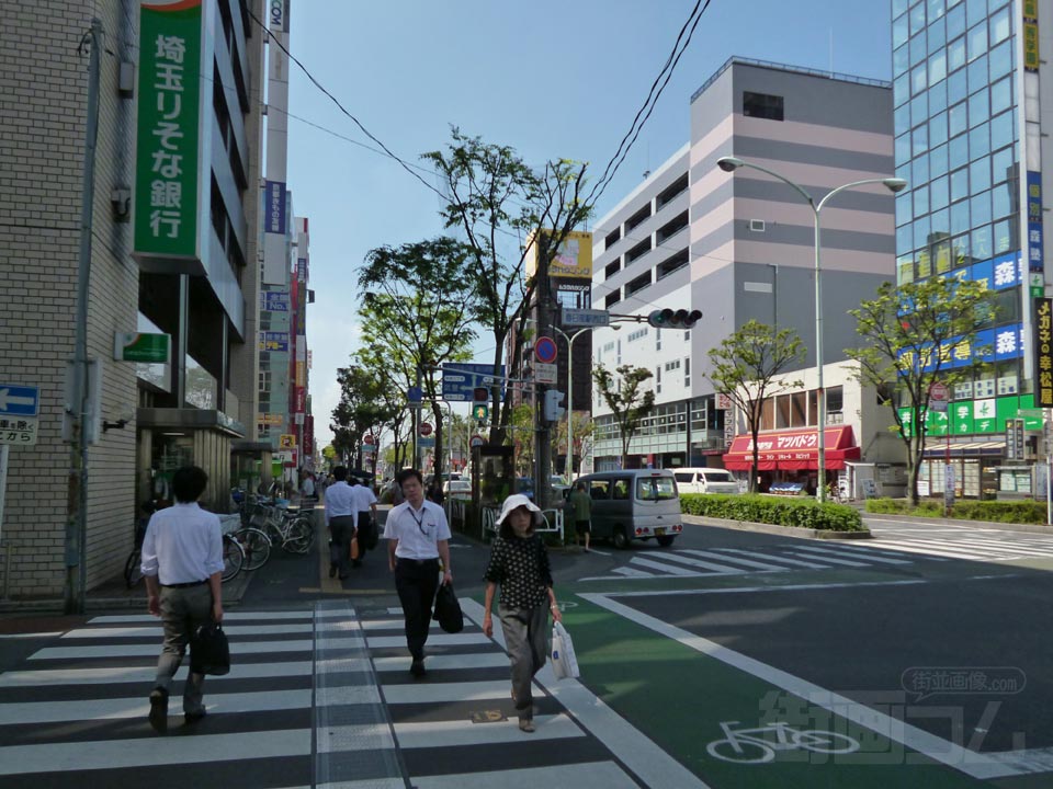 春日部駅西口交差点写真画像