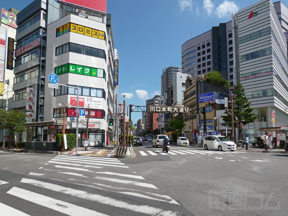 川口駅東口交差点