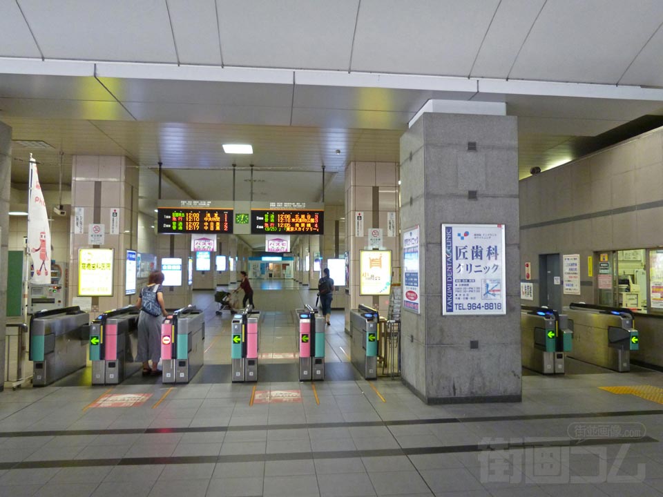 東武越谷駅改札口