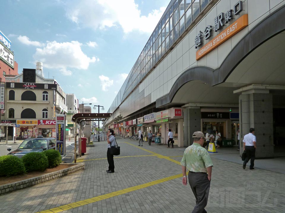 東武越谷駅東口前