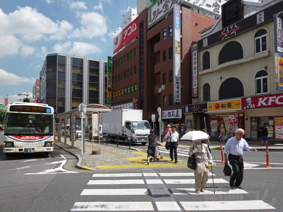 東武越谷駅東口前
