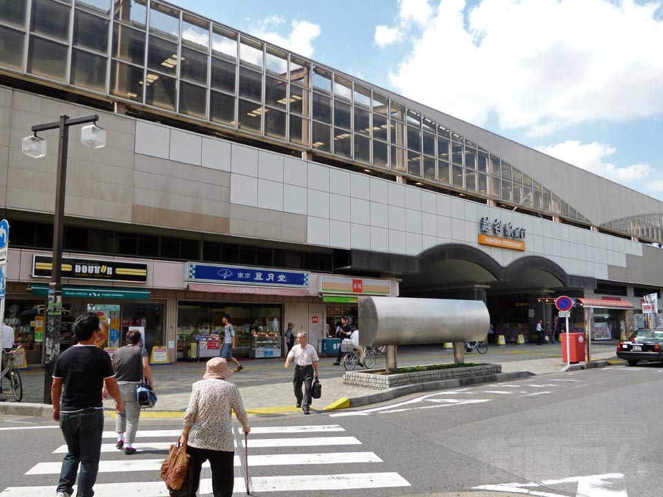 東武越谷駅東口前