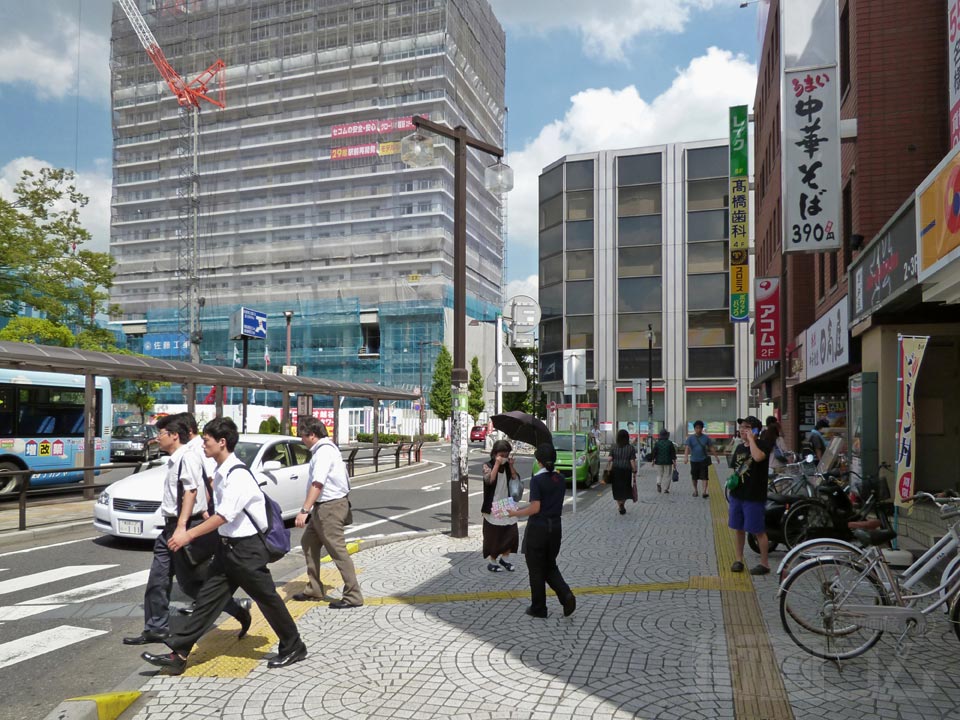 東武越谷駅東口前
