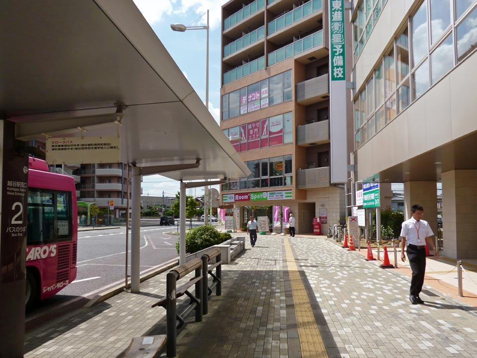 東武越谷駅西口前