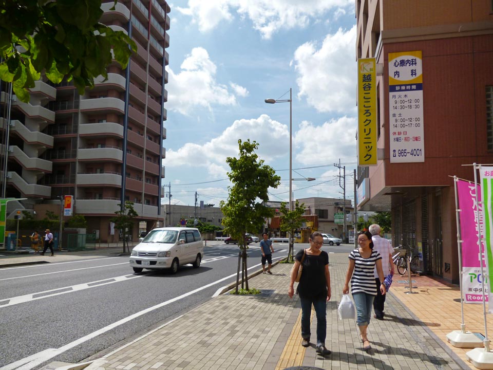 東武越谷駅西口前