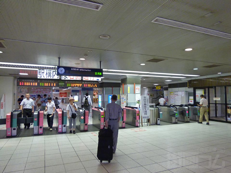 東武新越谷駅改札口