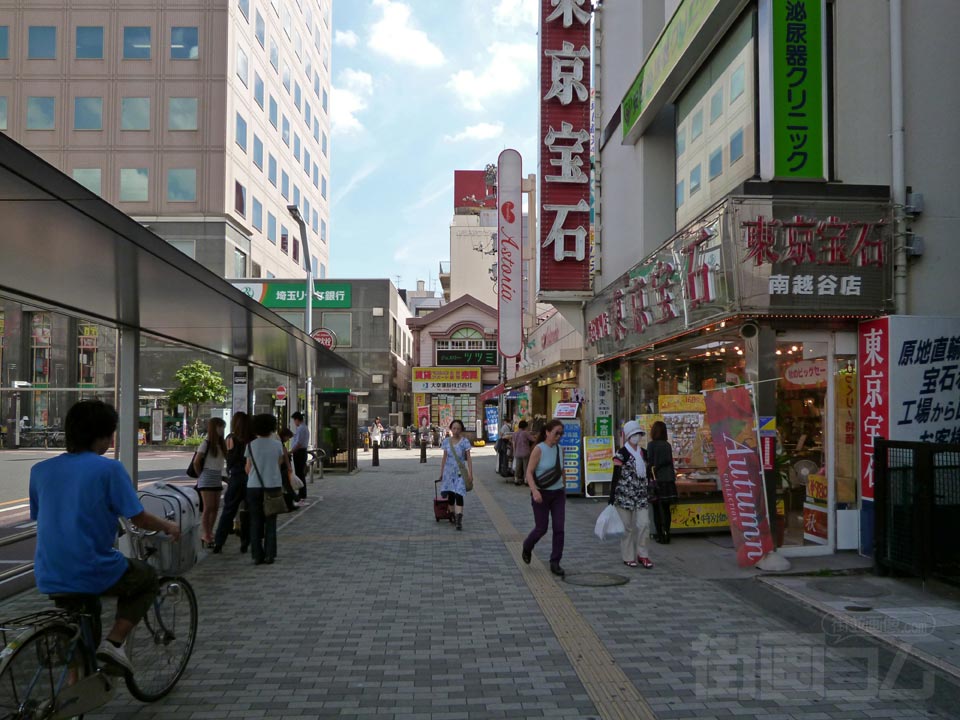 JR南越谷駅・東武新越谷駅前