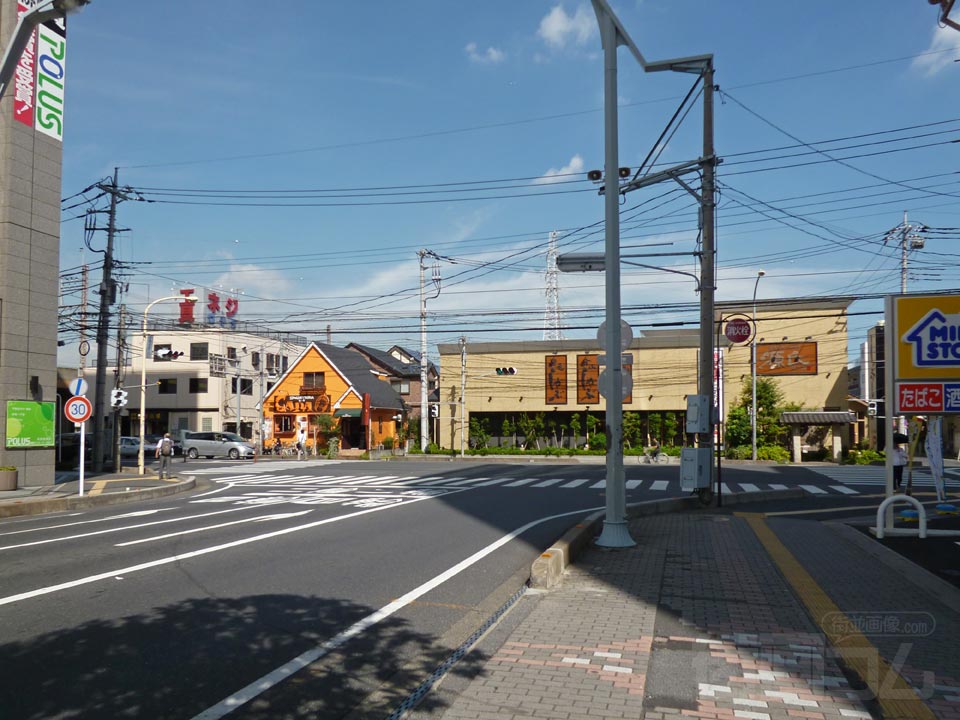 新越谷駅入口交差点