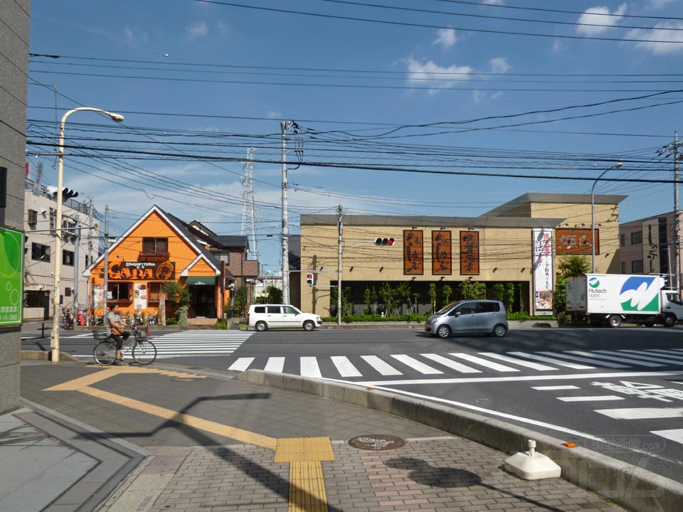 新越谷駅入口交差点