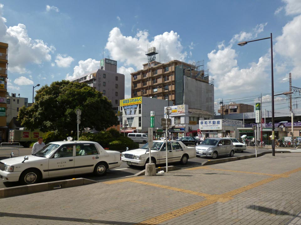 東武新越谷駅西口前