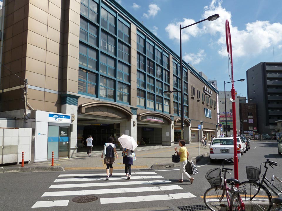 東武新越谷駅西口前