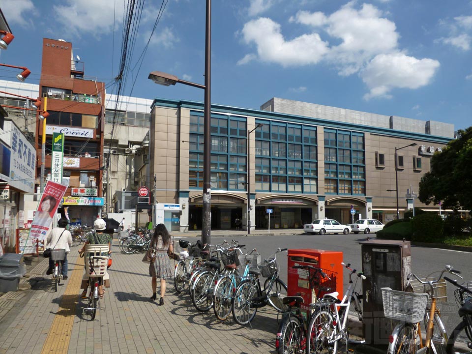 東武新越谷駅西口前