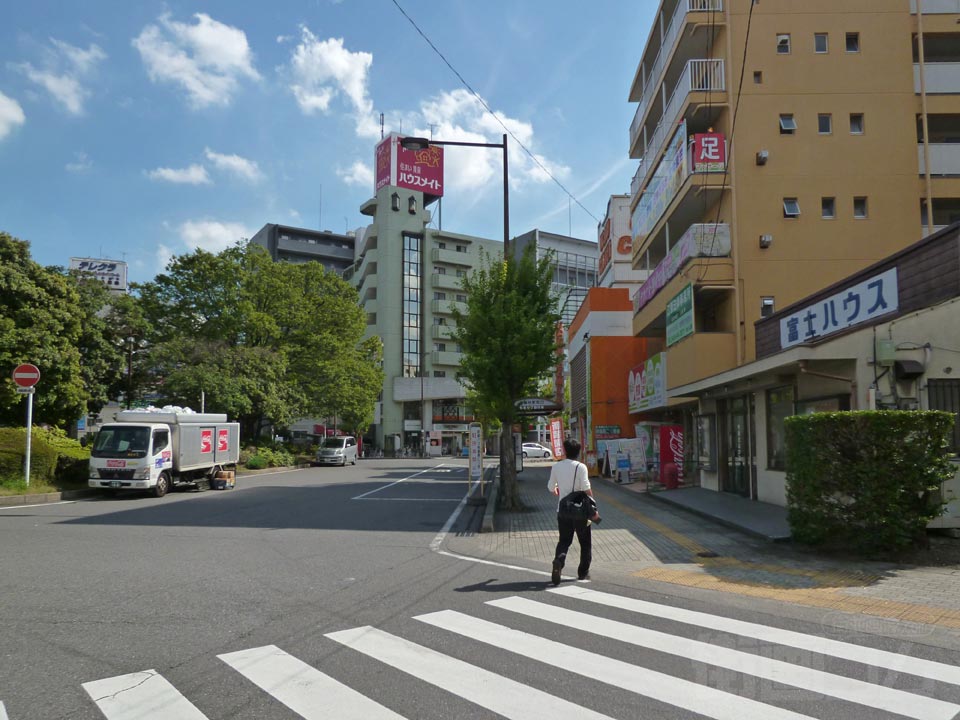 東武新越谷駅西口前