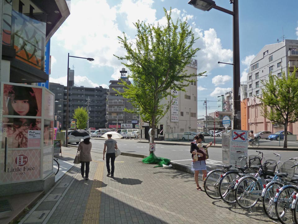 東武新越谷駅西口前