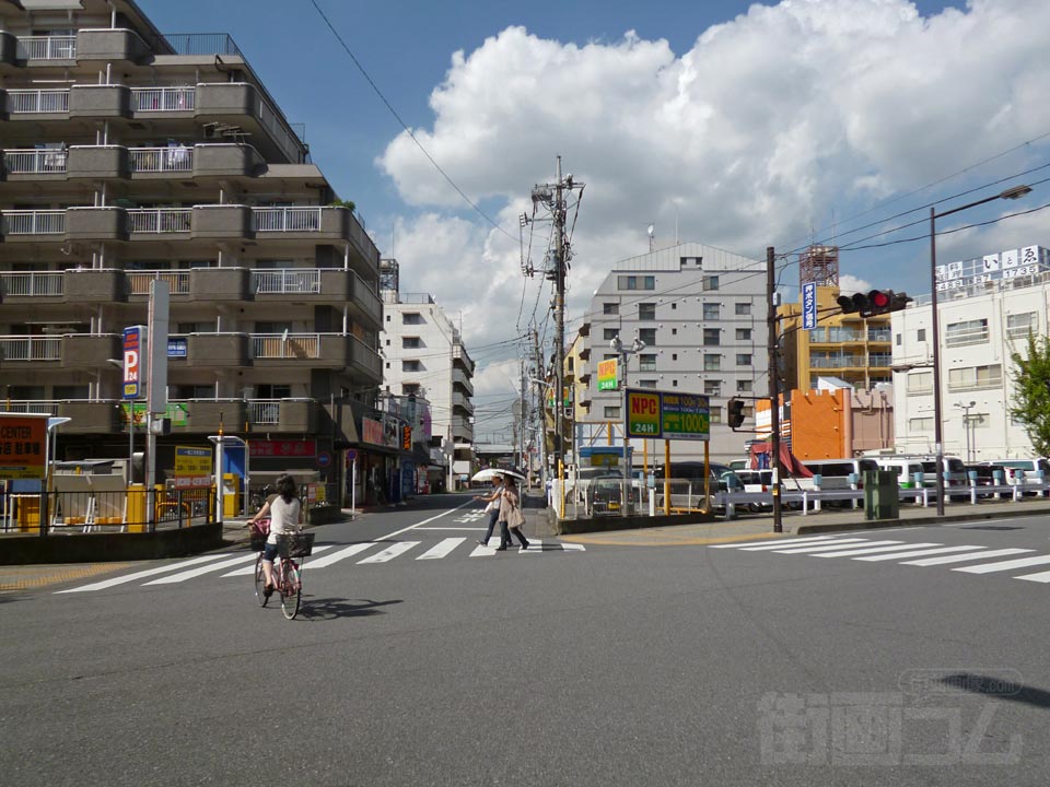 東武新越谷駅西口前