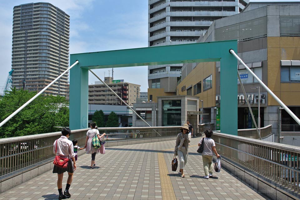 JR武蔵浦和駅東口前