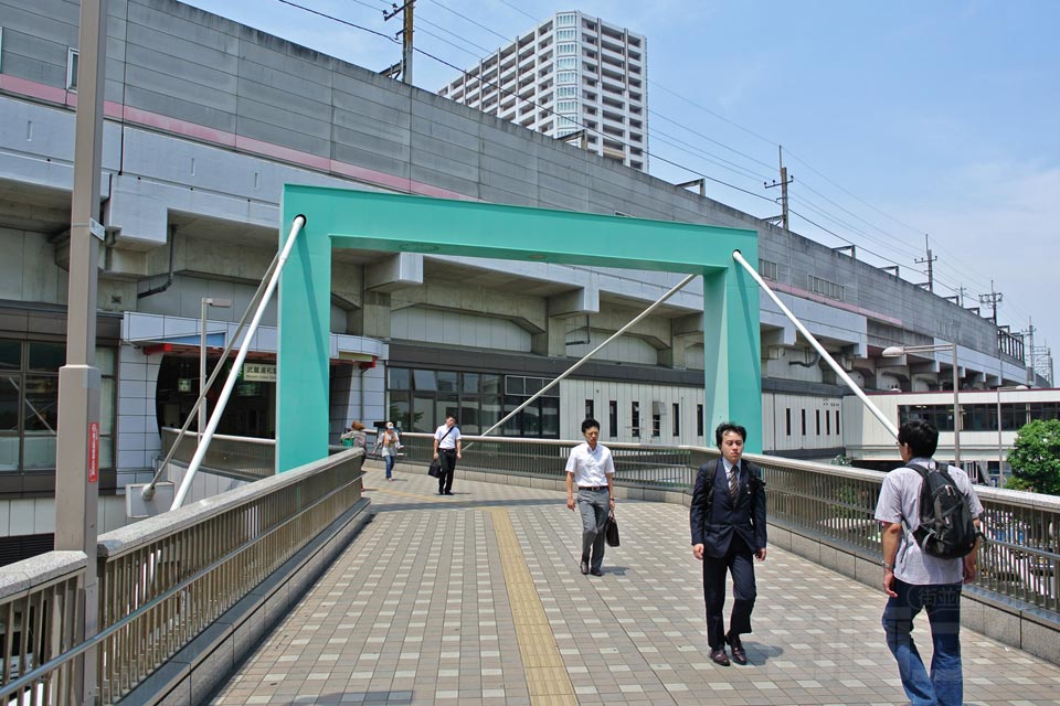 JR武蔵浦和駅東口前