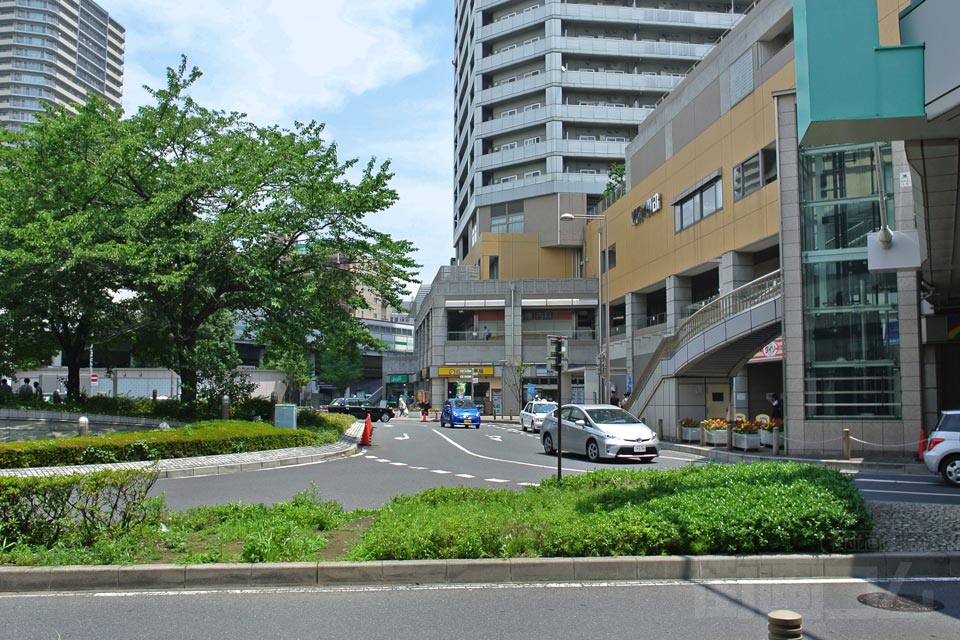 JR武蔵浦和駅東口前