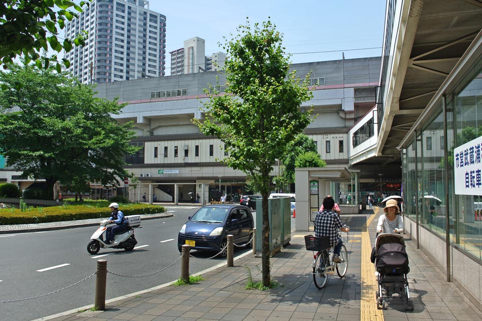 JR武蔵浦和駅東口前