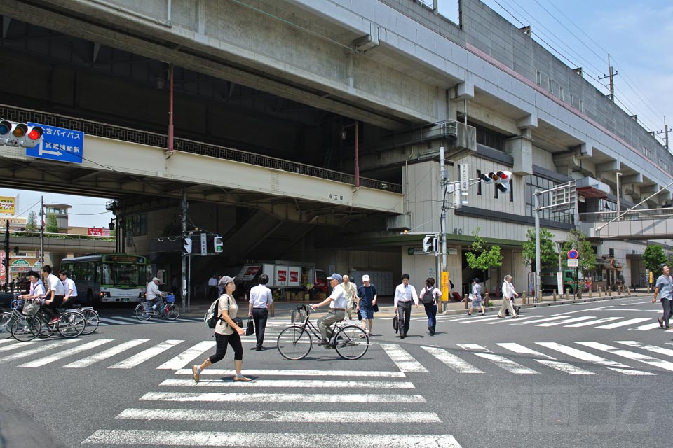 武蔵浦和駅東口スクランブル交差点