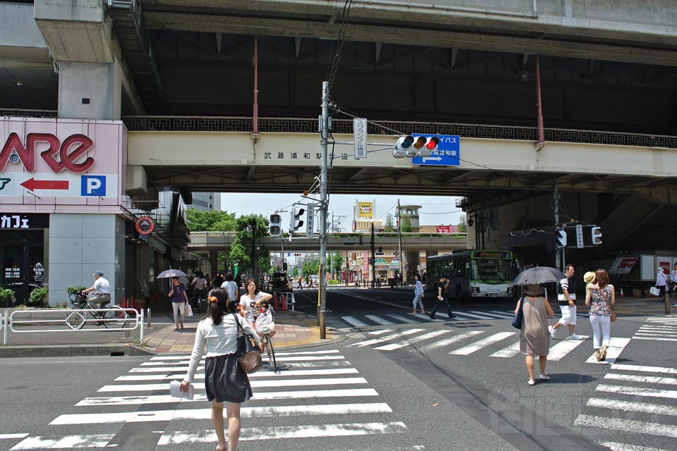 武蔵浦和駅東口スクランブル交差点