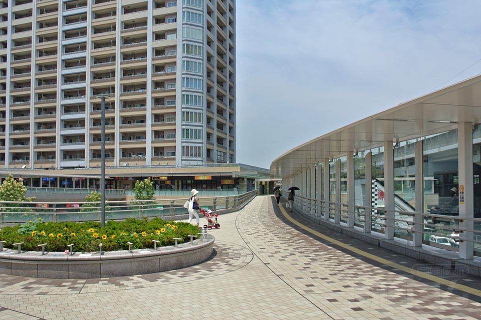 JR武蔵浦和駅西口前