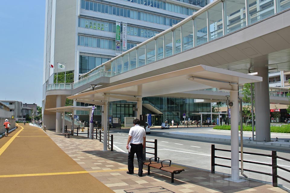 JR武蔵浦和駅西口前