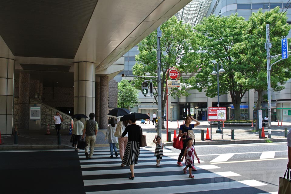 JR武蔵浦和駅西口前