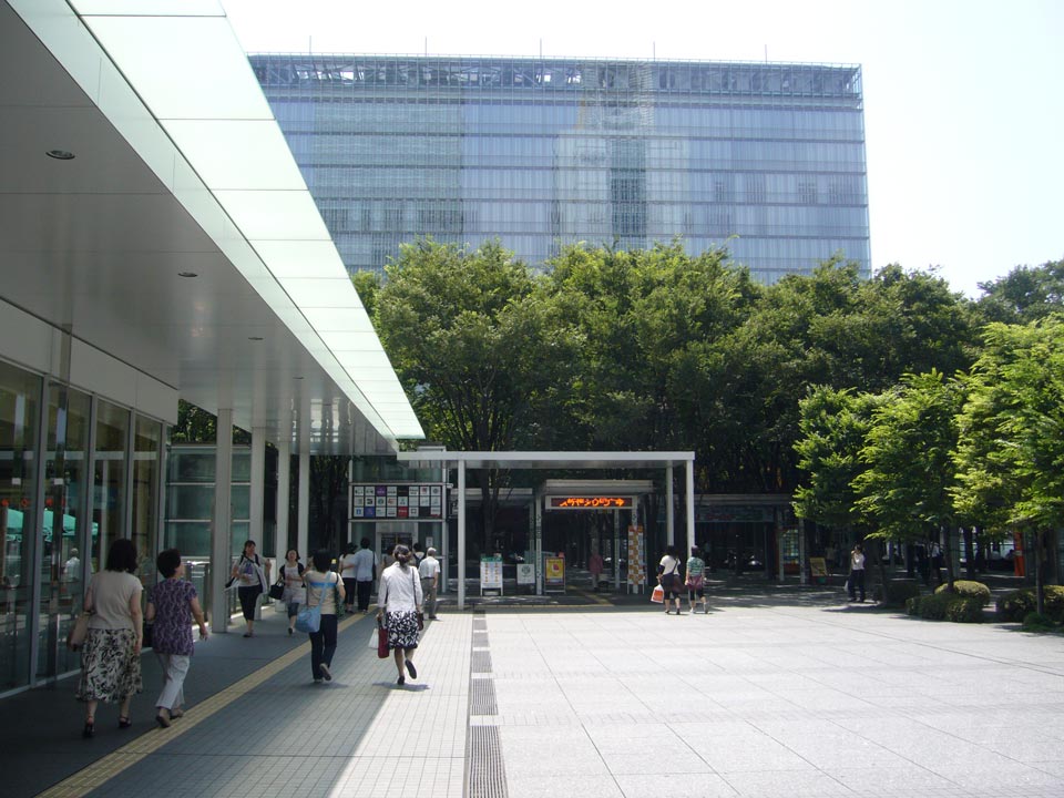 JRさいたま新都心駅前