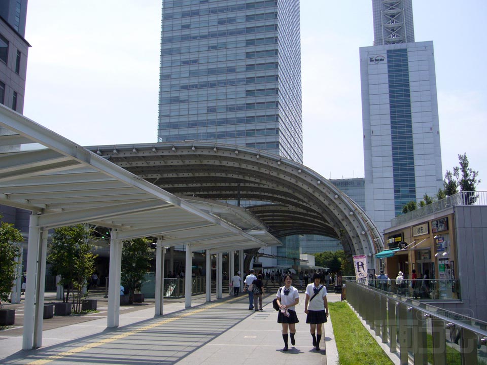 JRさいたま新都心駅前