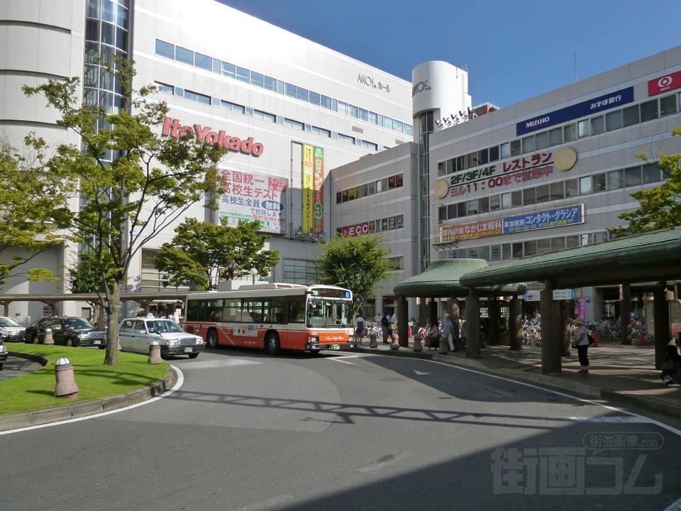 東武草加駅東口前