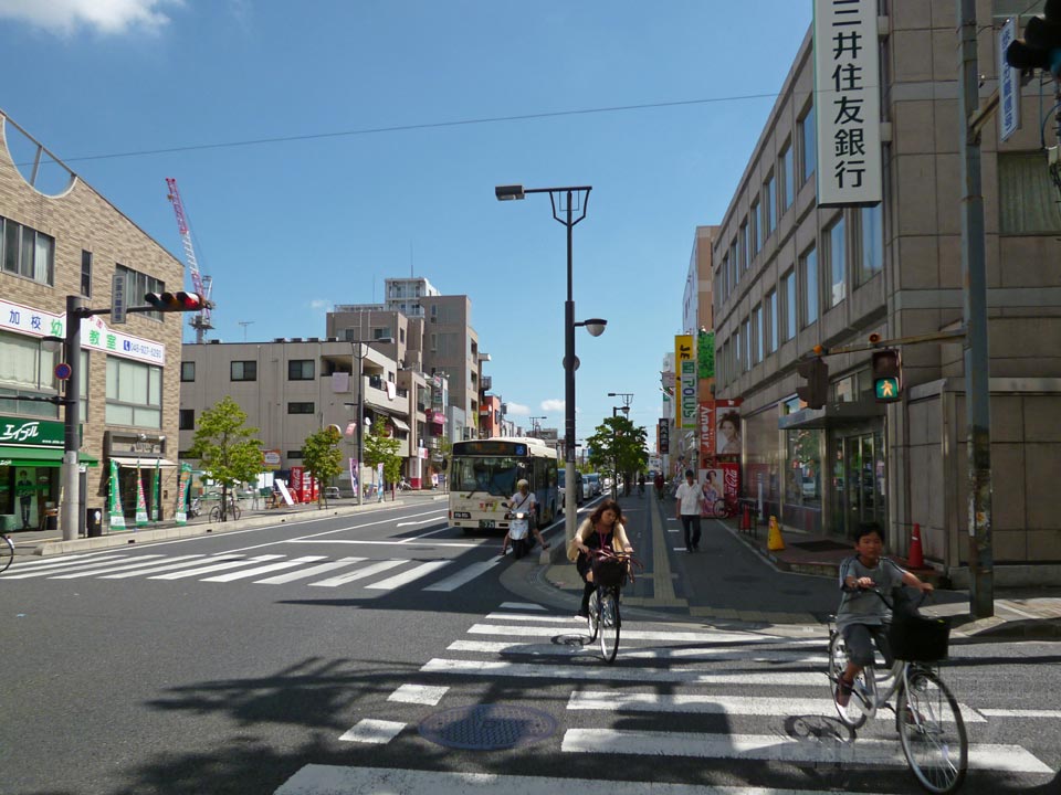 アコス通り商店街(県道402号線)