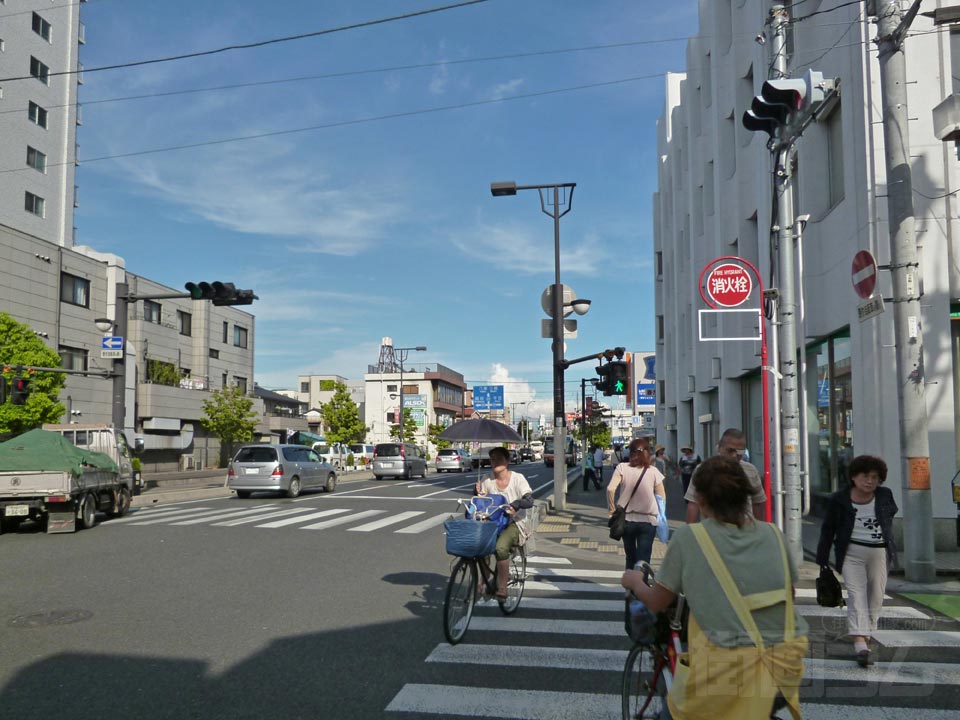 アコス通り商店街(県道402号線)